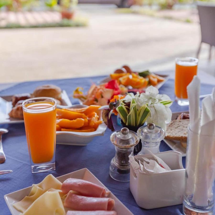 Hotel Oasis De Kiamu 利富岛 外观 照片